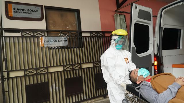 Simulasi penanganan pasien terduga virus Corona