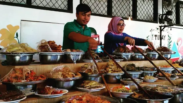 Nusa Dua, restoran yang menyajikan masakan Indonesia di London, cara penyajiannya juga khas ala penyajian masakan padang. (dok. Instagram @nusadualondon/https://www.instagram.com/p/BbgwnGUlLFm//Adhita Diansyavira)