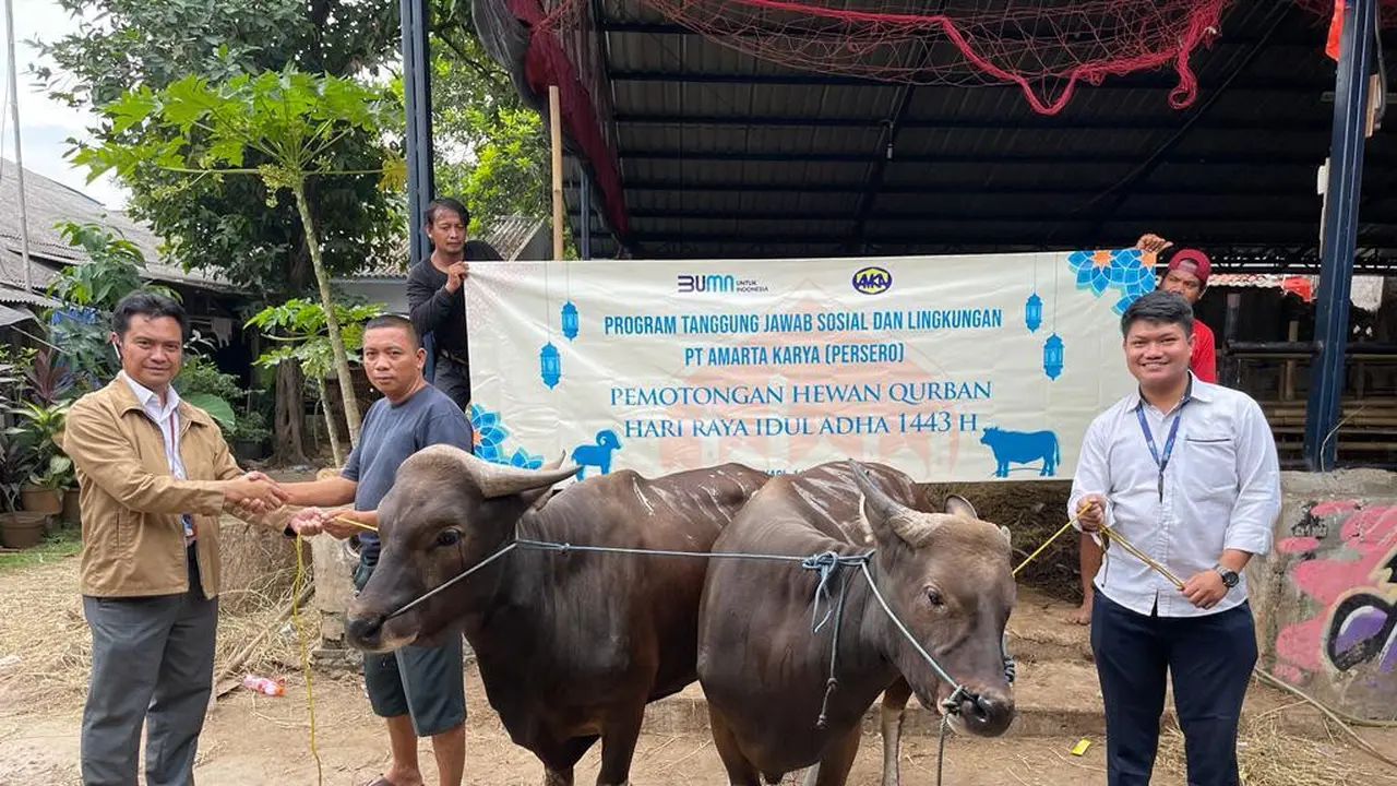 PT Amarta Karya (AMKA) melakukan penyembelihan hewan qurban dan menyalurkannya kepada yayasan yatim piatu yang ada di Kota Bekasi.