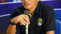 Staf pelatih Cilegon FC Imam Riyadi. (Switzy Sabandar)