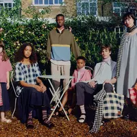 Kembali berkolaborasi, koleksi spring summer 2020 dari Uniqlo dan JW Anderson tampil kian menarik. Penasaran seperti apa? Simak ulasannya berikut ini. (Foto: www.uniqlo.com)