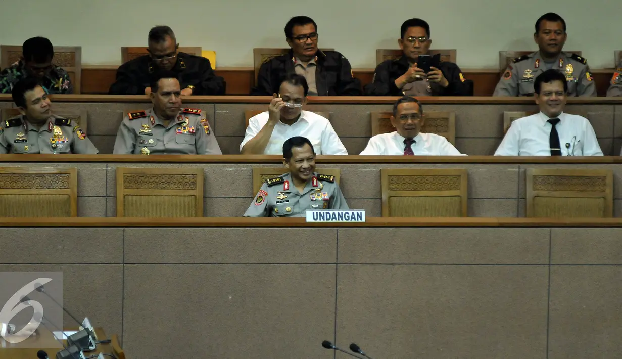 Komjen (Pol) Tito Karnavian saat mengikuti sidang paripurna di Jakarta, Senin (27/6). Setelah dinyatakan layak dan disahkan paripurna, nama Komjen Tito akan diserahkan ke Presiden untuk dilantik jadi kapolri. (Liputan6.com/Johan Tallo)