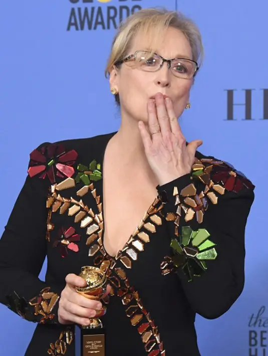 Dalam pidatonya itu, Streep menyampaikan pendapatnya mengenai Hollywood dan juga peran penting para media. Hal ini juga menyindir Donald Trump yang melakukan tindakan pengejekan kepada media. (AFP/Bintang.com)