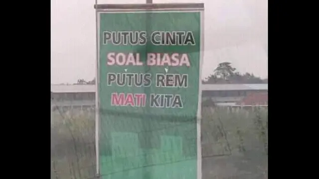 Bikin Ngenes, Ini Spanduk Polisi Buat Para Jomblo yang Mudik