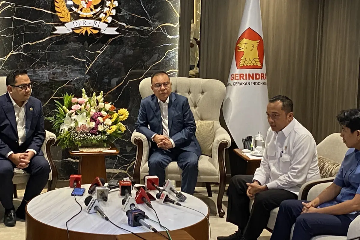 Wakil Ketua DPR Sufmi Dasco Ahmad hari ini melakukan pertemuan terbatas dengan Pimpinan Komisi II DPR dan pihak pemerintah diwakili Menteri Sekretaris Negara (Mensesneg) Prasetyo Hadi di gedung DPR.