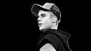Melansir Ace Showbiz, Justin sudah kembali muncul terlihat di publik pasca menabrak seorang paparazzi. Justin terlihat sedang mengendarai mobil Mercedes G Wagon berwarna hitam miliknya. (AFP/Jason Merrit)