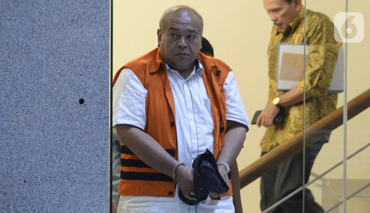 Kontraktor, Muhammad Yamin Kahar usai menjalani pemeriksaan penyidik di Gedung KPK, Jakarta, Rabu (22/01/2020). Yamin Kahar resmi ditahan untuk mempermudah pemeriksaan terkait suap proyek Jembatan dan pembangunan Masjid Solok senilai Rp 69,8 miliar. (merdeka.com/Dwi Narwoko)