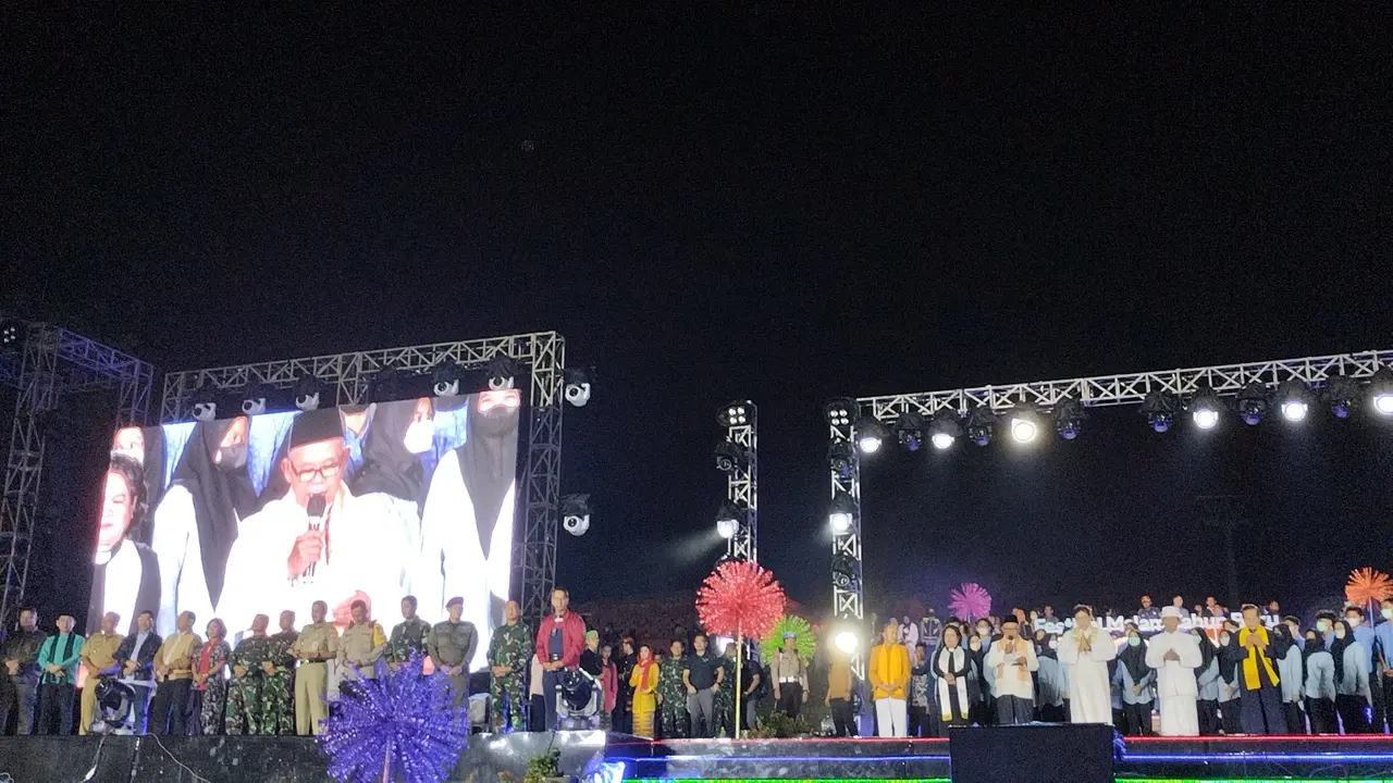 Tokoh lintas agama gelar doa bersama jelang hitung mundur pergantian tahun baru 2023 di Taman Mini Indonesia Indah (TMII), Jakarta Timur (Liputan6.com/Winda Nelfira)