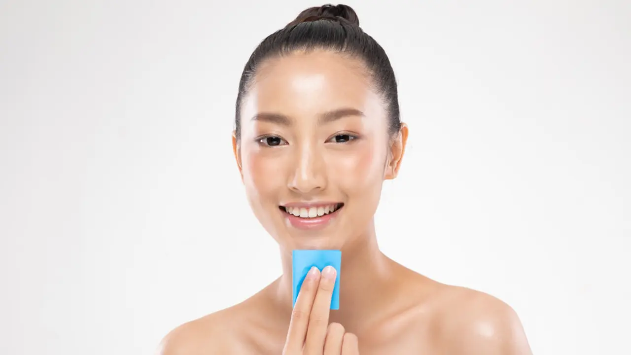 Tips Buat Kamu yang Punya Kulit Berminyak Agar Makeup Lebih Tahan Lama
