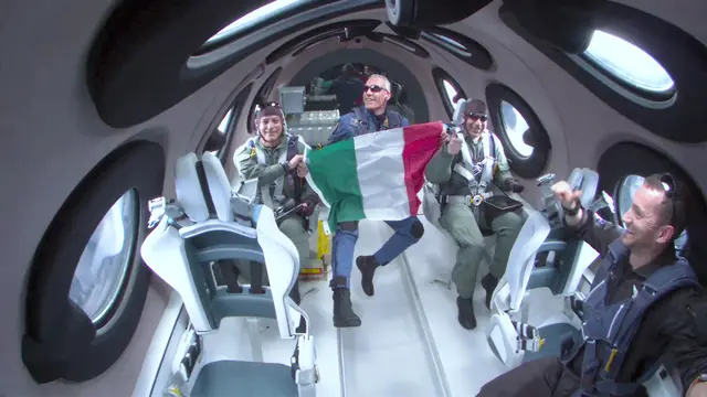 Virgin Galactic sukses melakukan penerbangan komersial pertama mereka pada Kamis (29/6/2023) waktu setempat (Virgin Galactic)