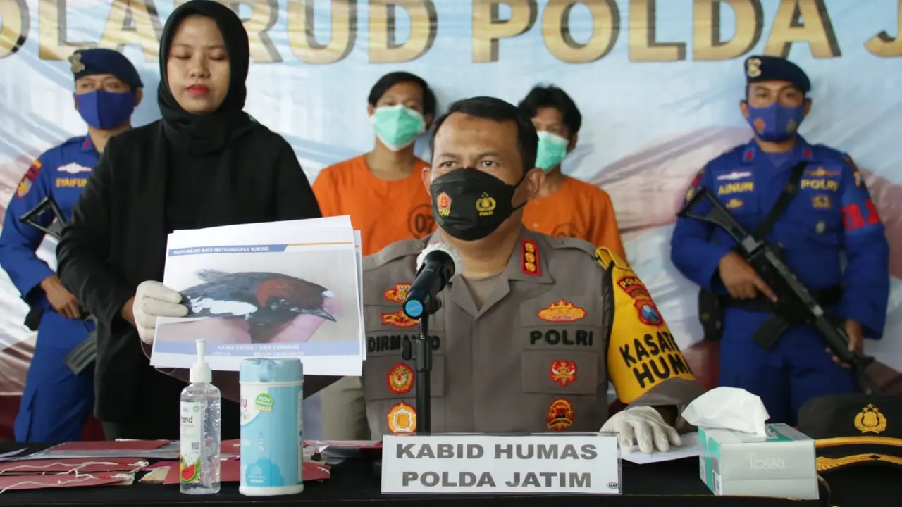 Polisi menangkap 4 pelaku perdagangan satwa dilindungi. (Dian Kurniawan/Liputan6.com).