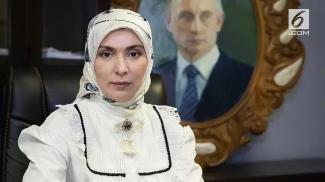 Aina Gamzatova, wanita muslim penantang Putin di Pilpres Rusia.