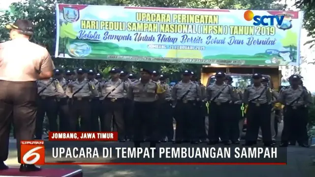 Untuk peringati Hari Sampah Nasional, Polri, TNI, serta masyarakat gelar upacara di TPS Jombang, Jawa Timur.