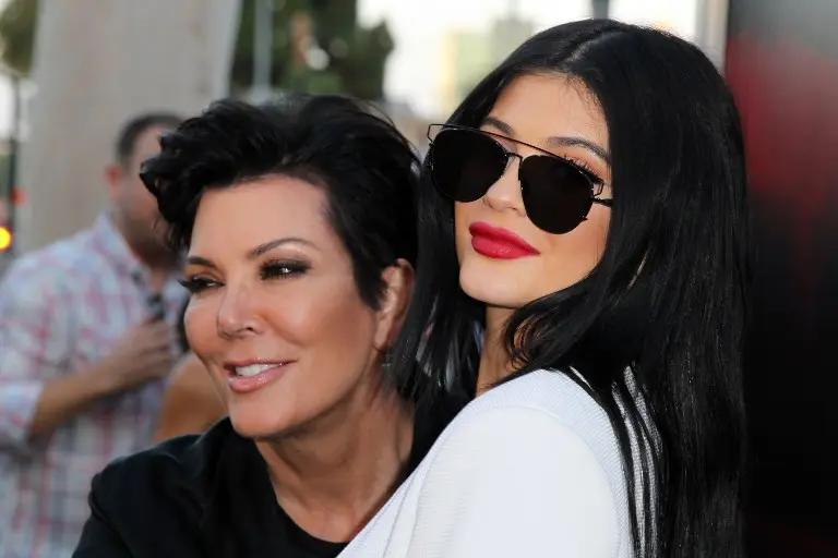 Meski tengah bahagia dengan kehamilannya, kenapa Kylie Jenner enggan pamer perut? (DAVID BUCHAN / GETTY IMAGES NORTH AMERICA / AFP)