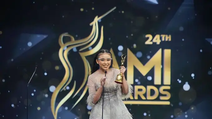 Gaya 7 Seleb Hadiri AMI Awards, Lesty Kejora Curi Perhatian