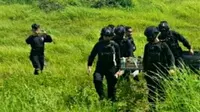 Detasemen Gegana Satuan Brimob Polda Sulut melakukan disposal benda peninggalan zaman perang yang diduga mortir tersebut.