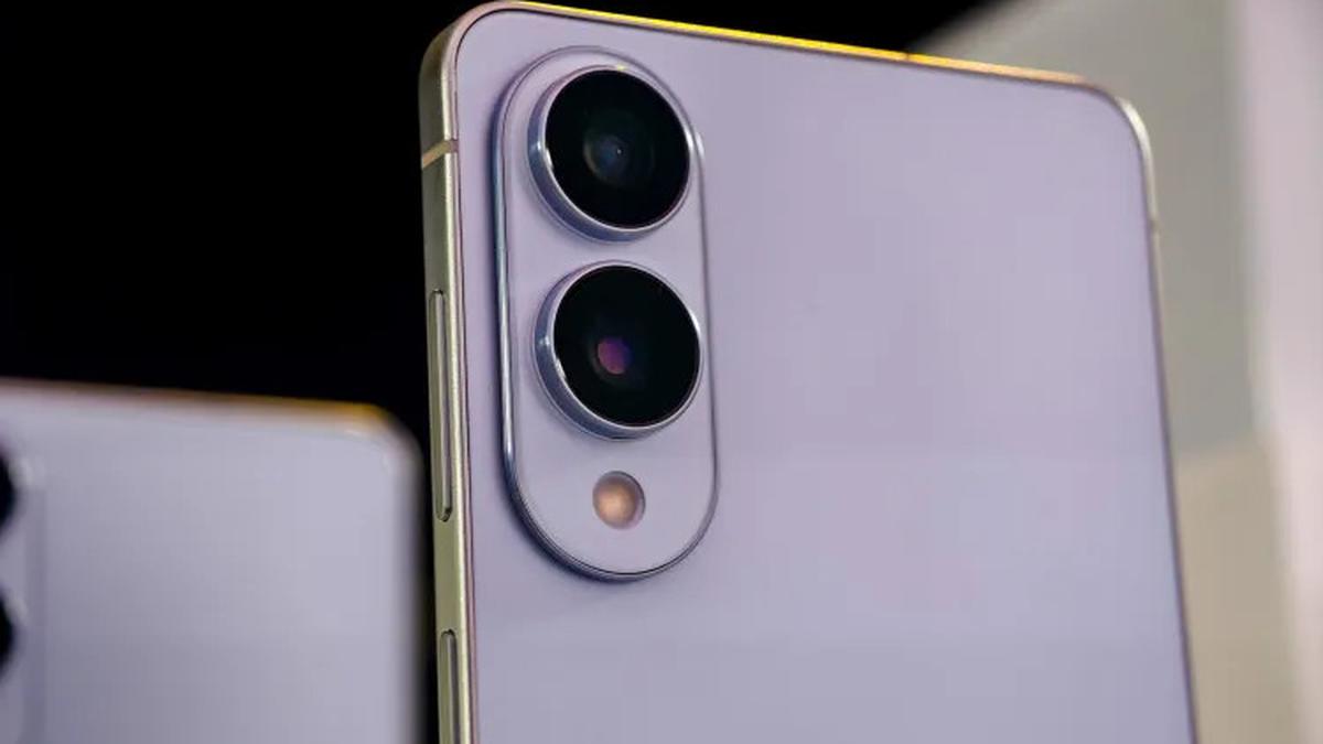 Samsung Galaxy S25 Edge Buktikan Desain Ramping Bisa Tangguh Berkat Galaxy AI