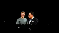 CEO Facebook Mark Zuckerberg dan DJ Koh, Presiden Mobile Communications Business, Samsung Electronics. Foto: Liputan6.com/Iskandar