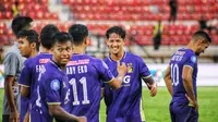 Ekspresi Irfan Bachdim usai membantu Persik Kediri menang atas Arema FC pada laga debut BRI Liga 1 2023/2024 di Stadion Kapten I Wayan Dipta, Gianyar, Senin (27/11/2023). (Bola.com/Alit Binawan)