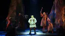 Shrek The Musical merupakan adaptasi dari film animasi yang memenangkan penghargaan Oscar produksi DreamWorks Animation Film. Kisah cinta Sherk dan Fiona akan menjadi sajian dalam kemasan musik, kostum dan berbagai tarian. (Andy Masela/Bintang.com)