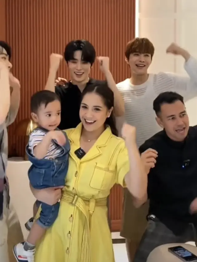 Busana yang dikenakan Nagita Slavina