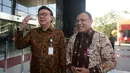 Menpan-RB Tjahjo Kumolo (kiri) dan Ketua KPK Firli Bahuri menyampaikan pernyataan usai melakukan pertemuan di Gedung KPK, Jakarta, Jumat (6/3/2020). Pertemuan membahas program Strategi Nasional Pencegahan Korupsi (Stranas PK) khususnya di Kemenpan-RB dan keseluruhan. (merdeka.com/Dwi Narwoko)