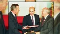 31-7-1993: AS-Uni Soviet Teken Perjanjian Kurangi Nuklir