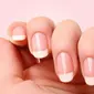 French manicure klasik jadi pilihan wanita yang tak pernah tergerus tren.