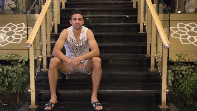 Wawancara Bola.com bersama striker Persebaya, Pedro Javier seputar awal kariernya di dunia sepak bola profesional.