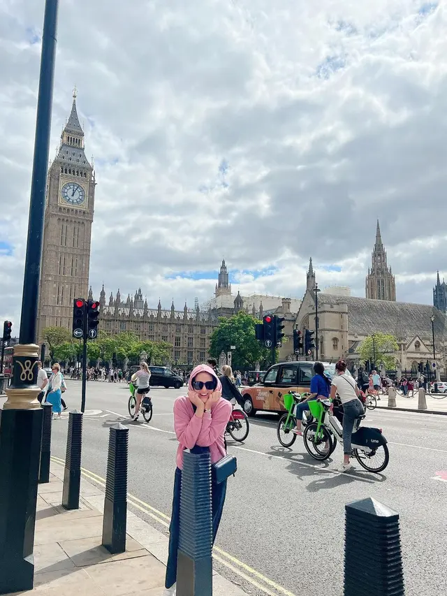 8 Potret Liburan Nina Zatulini dan Suami di London, Seru Banget