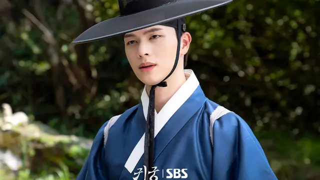 Yook Sung Jae dalam drakor The Haunted Palace. (SBS via Soompi)