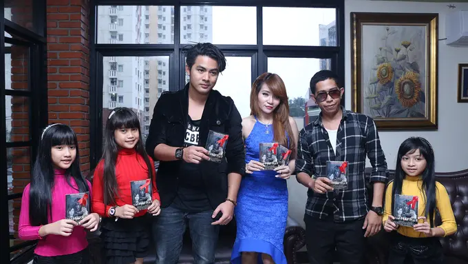 [Bintang] Film Dia Pasti Datang