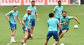 Pemain tim sepak bola nasional Brasil mengambil bagian dalam sesi latihan di Brasilia, pada 24 Maret 2025. (EVARISTO SA/AFP)