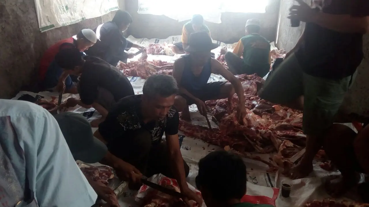 Suasana pemotongan hewan kurban
