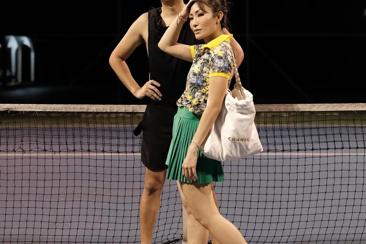 Tampilan Mewah Ayu Dewi Main Tenis Bareng Regi Datau, Tenteng Tas Rp80 Juta