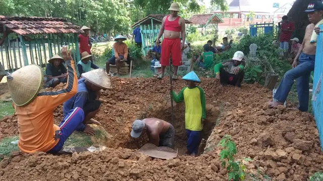 Salah satu korban pembakaran hidup-hidup di Rembang, Sukarno, meninggal dunia. (Foto: Liputan6.com/Ahmad Adirin)