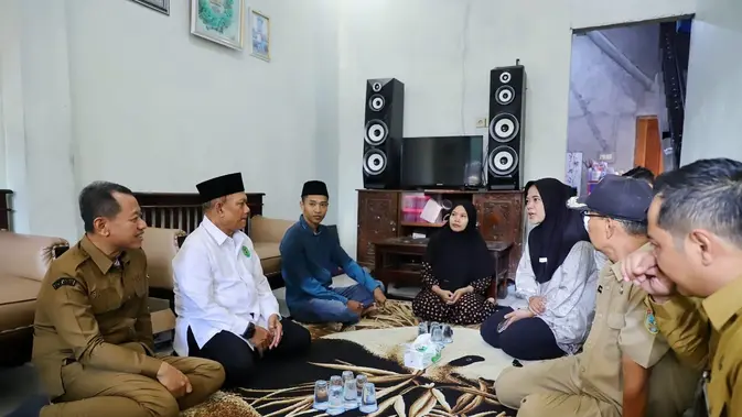 Menanti Kabar Yusuf dan Adam, Dua Warga Kudus Penumpang KM Virgo