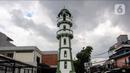 Menara masjid, kini dasarnya tercakup dalam ruangan baru di depan masjid lama, berbentuk silinder setinggi dua belas meter.  (Liputan6.com/Johan Tallo)