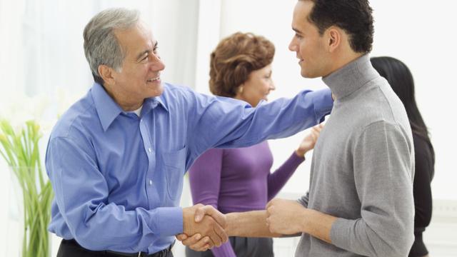 4 Tips Berpakaian Untuk Bertemu Calon Mertua