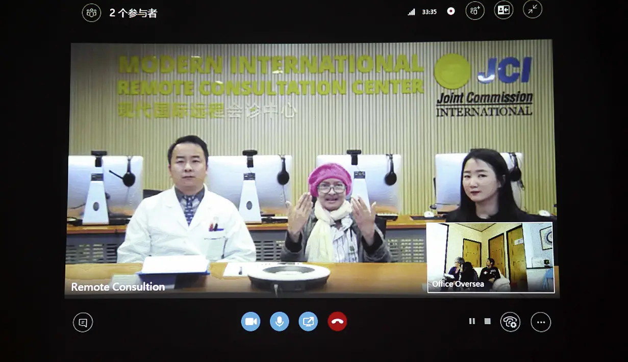 "Saya merasa sangat bersyukur dan mukjizat yang luar biasa karena bisa berobat di taraf modern. Rumah sakit ini memang khusus mengobati kanker seperti kanker payudara, dan kanker serviks dan tanpa dipungut biaya," ucap Yana Zein. (Nurwahyunan/Bintang.com)