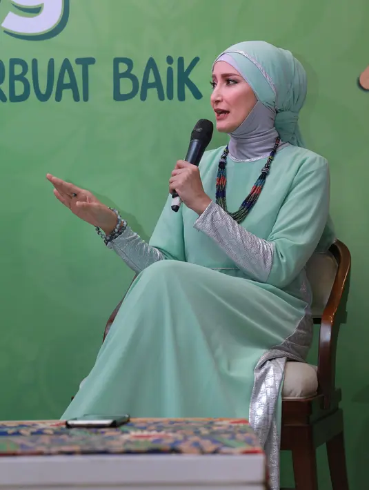 Inneke juga memaklumi anaknya yang sulung setelah selesai puasa, ia meminta embel-embel hadiah. Yang penting masih tahap kewajaran, dan bisa bermanfaat serta tidak mahal. (Galih W. Satria/Bintang.com)