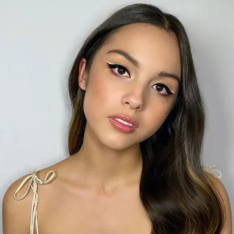 Lihat 5 Makeup Playful Olivia Rodrigo Yang Kalahkan Taylor Swift Beauty Fimela Com