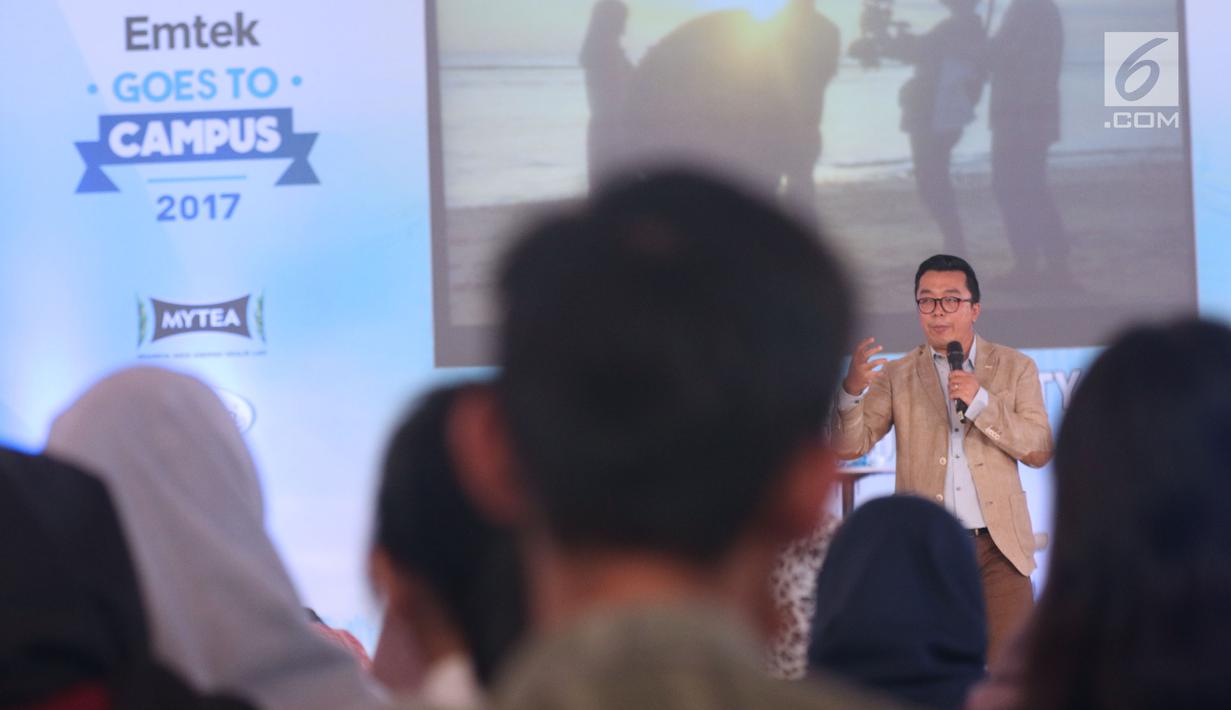 Perwakilan Emtek berbagi pengetahuan kepada mahasiswa peserta Emtek Goes To Campus 2017 di Telkom University, Bandung, Rabu (29/11). (Liputan6.com/Helmi Fithriansyah)
