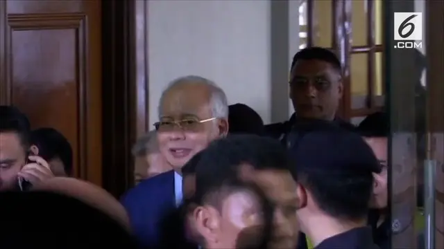 Najib Razak dikenakan 4 dakwaan sekaligus terkait dugaan mega korupsi selama ia menjabat sebagai PM Malaysia.