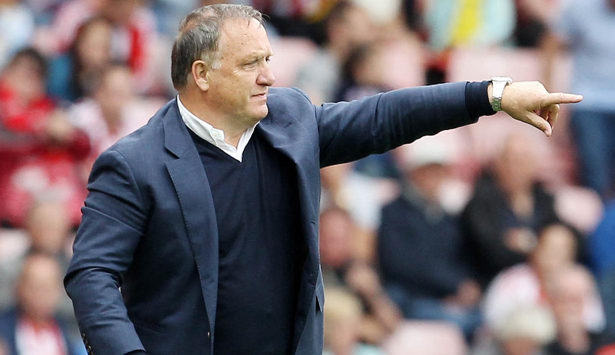 Dick Advocaat merupakan salah satu pelatih berpengalaman dengan karier 41 tahun dalam manajemen sepak bola. Pria asal Belanda ini memimpin 13 laga sebagai manajer Sunderland pada tahun 2015. Kala itu ia berhasil membuat The Black Cats bertahan dari degradasi. (AFP/Lindsey Parnaby)