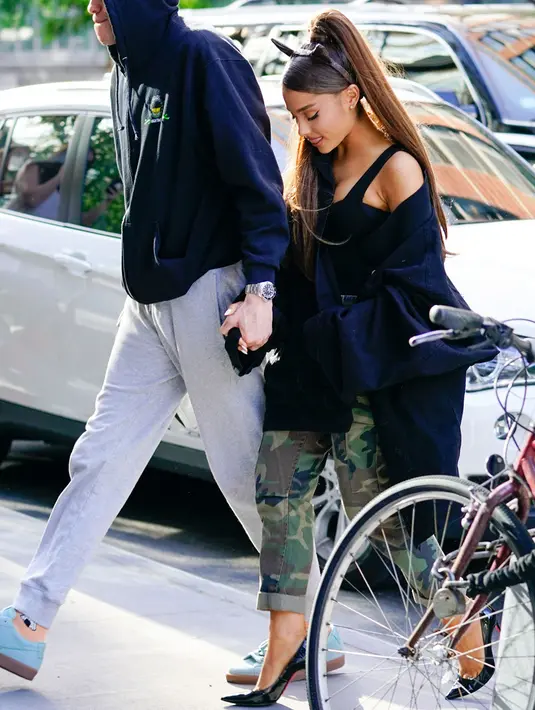 Seperti yang sudah diketahui, ini bukan tato pertama yang menunjukkan rasa cinta pada pasangan masing-masing.(SplashNews/HollywoodLife)