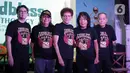 Grup musik rock legendaris Indonesia, God Bless meluncurkan album terbarunya bertajuk ‘Anthology 50th Anniversary’ di Jakarta, Selasa (21/6/2023). ‘Anthology' berisi 11 lagu terbaik serta satu komposisi instrumental medley yang berasal dari enam album selama 50 tahun karier God Bless di dunia musik. (Liputan6.com/Faizal Fanani)