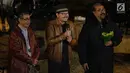 Tiga orang penggagas Jazz Gunung, Butet Kartaredjasa bersama Sigit Pramono dan Djaduk Ferianto pada hari kedua Jazz Gunung 2018 di Kawasan Gunung Bromo, Jawa Timur, Sabtu (28/7). Pagelaran ini berlangsung hingga 29 Juli. (Liputan6.com/HO/Ridhwan Siregar)