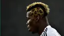 Gaya rambut baru pemain Juventus, Paul Pogba, saat bertanding melawan AS Roma dalam lanjutan Serie A di Stadion Juventus, Turin, (24/1/2016). (AFP)