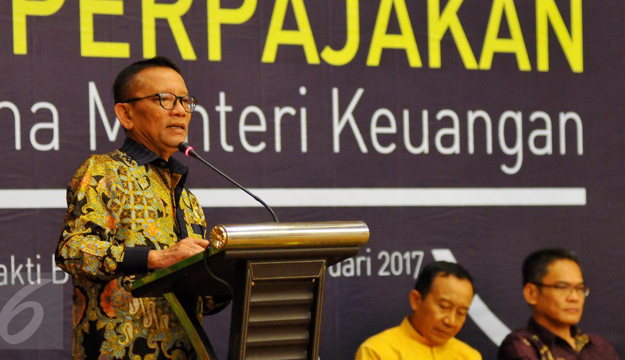 Dirjen Pajak Ken Dwijugiasteadi memberikan paparan saat menggelar dialog perpajakan bersama pemuka-pemuka agama di Jakarta, Rabu (22/2). Dialog digelar menjelang berakhirnya periode terakhir tax amnesty pada 31 Maret 2017. (Liputan6.com/Angga Yuniar)